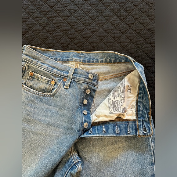 Levi’s 501 Cropped - Picture 6 of 7